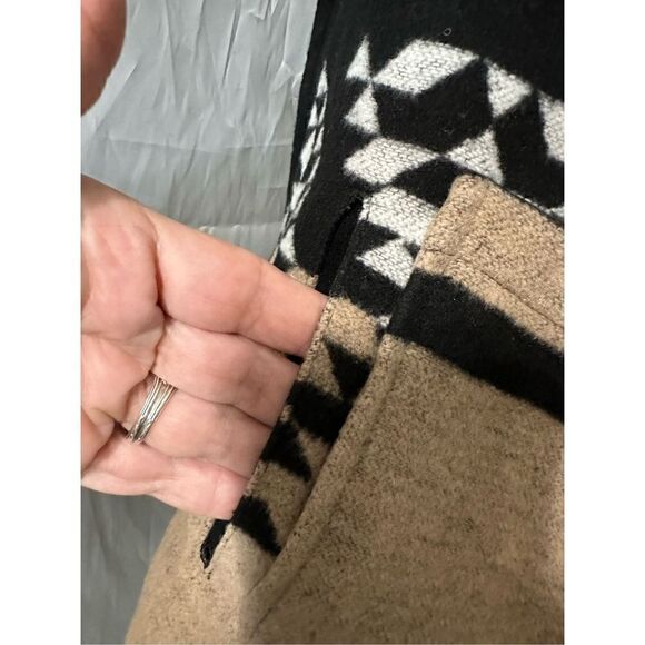 Me Jane Women's Faux Fur Tribal Aztec Wool Blend Vest Open Sweater Black Small - Picture 5 of 8